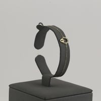 طقم ذهب بتصميم حلقتين لماع - عيار18