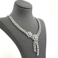 طقم ذهب ابيض تصميم الماس عيار 18