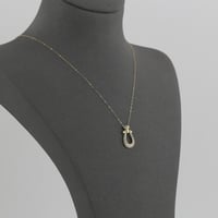 طقم ذهب بتصميم حدوة حصان - عيار18