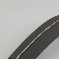 اسوارة ذهب بتصميم سداسي لماعه - عيار 18