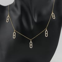 تشوكر ذهب بتصميم حديث لماع - عيار 21