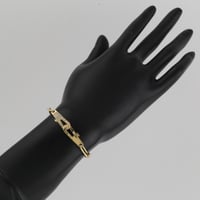 اسوارة ذهب بتصميم مميز لماع - عيار 18