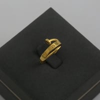 خاتم ذهب بنقش بسيط مع مسمار ملتف - عيار 21