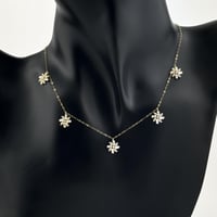 تشوكر ذهب زهر مفتوح تصميم الماس يلمع عيار18