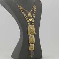 طقم ذهب بيضاوي مع مربعات بارزة مع دلايات - عيار 21