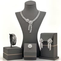 طقم ذهب ابيض تصميم الماس عيار 18