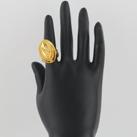 خاتم ذهب بتصميم مميز بكرات الليزر - عيار 21