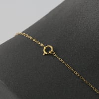 عقد ذهب جناح الصقر بفص وردي - عيار 21