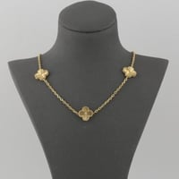 عقد ذهب ورود هذبية مموجة مع كرات ذهبية - عيار 18