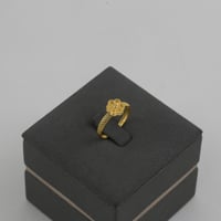 طقم ذهب ورود ثلاث ادوار مبروم بتصميم هندسي - عيار2...