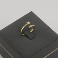 خاتم ذهب ملتف مع قلب ملفت - عيار 18