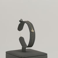 طقم ذهب بتصميم شراع مع مربع بسيط لماع - عيار18