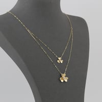 طقم ذهب بتصميم وردة مع فص لماع - عيار 18