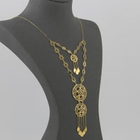 طقم ذهب بتصميم دائري بنقش ورود مع دلايات - عيار21