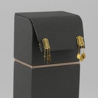 طقم ذهب بتصميم مستطيل هندسي ملفت - عيار 21