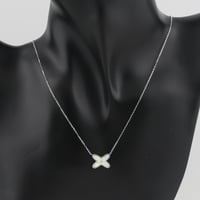 عقد ذهب ابيض الفراشة بلون ابيض عيار 18