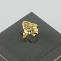 خاتم ذهب هندسي بخوط الذهب اللامعه عيار 21