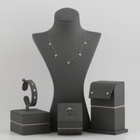 طقم ذهب بتصميم نبتة رباعية لماعة - عيار 18