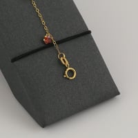 اسوارة ذهب مع فصوص حمراء - عيار 21