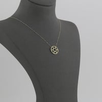 طقم ذهب دائري بتصميم جميل لماع - عيار18