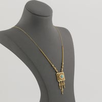 عقد ذهب بتصميم مربع مع خرزة سماوية في المنتصف - عي...