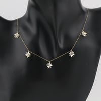 تشوكر ذهب ازهار بقصات بوقيت تصميم الماس عيار 18