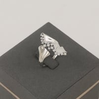 خاتم ذهب ابيض موج بتصميم الكريستال - عيار 18