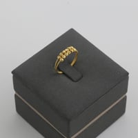 طقم ذهب بتصمبم سلم الذهب مع نبتة رباعية - عيار21