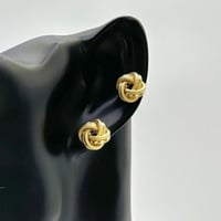 حلق ذهب أشعر بالأناقة عيار 18