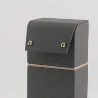 طقم ذهب بتصميم جريء لماع - عيار 18