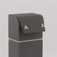 طقم ذهب بتصميم وردة مع فص لماع - عيار 18