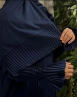 طقم انيق ورود متناثره - مع بيت مصحف