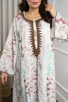 جلابية قطنية بطبعة أزهار ناعمة وتطريز مغربي