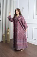 جلابية كشميري فاخرة بنقوش أزهار مطرزة بالفصوص