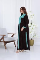 جلابية مخمل فاخرة بتطريز يدوي على الصدر وتصميم واس...