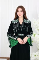 جلابية مخمل سهرة مطرزة يدويًا بتفاصيل خرز لامعة وت...