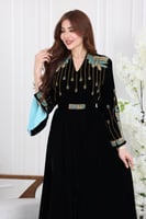 جلابية مخمل سهرة مطرزة يدويًا بتفاصيل خرز لامعة وت...