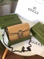 شنط قوتشي ذهبي