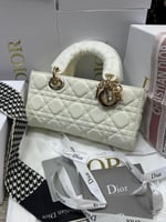 شنطه ليدي ديور مستطيل حجم وسط ماستر