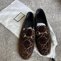 شوز قوتشي فلات بني