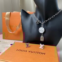 طقم لويس فيتون