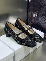 كعب ديور دانتيل اسود مع الملحقات بالطلب