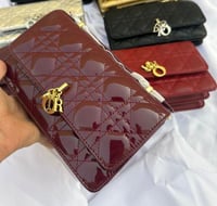 عنابي لمعه
