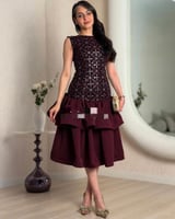 فستان العيد عنابي