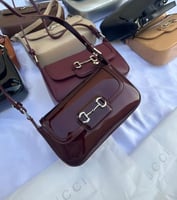 عنابي مطفي