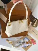 شنط لويس فيتون