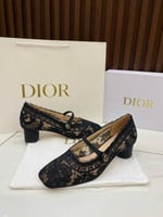 كعب ديور دانتيل اسود بدون ملحقات بالطلب