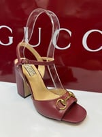 كعب قوتشي عنابي ماستر