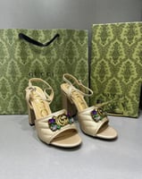 كعب قوتشي ذهبي