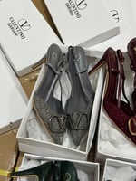 كعب فالنتينو كرستال رمادي